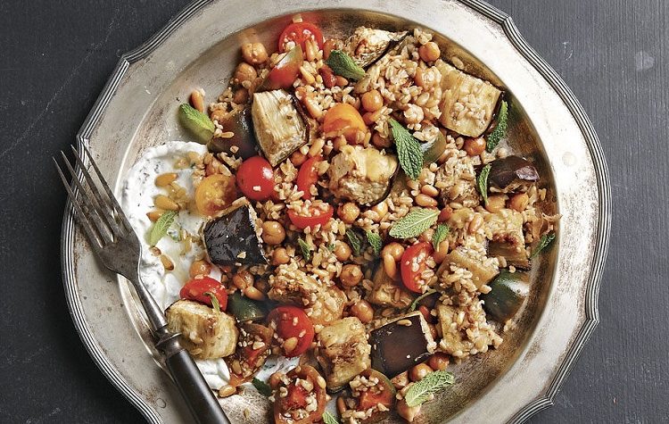Salada Freekeh com Berinjela e Grao de Bico