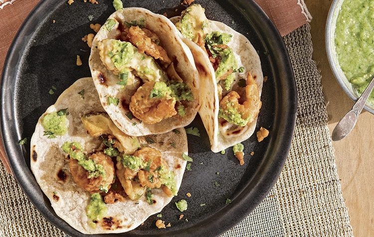 Camarao Frito na Cerveja e Tacos de Abacate