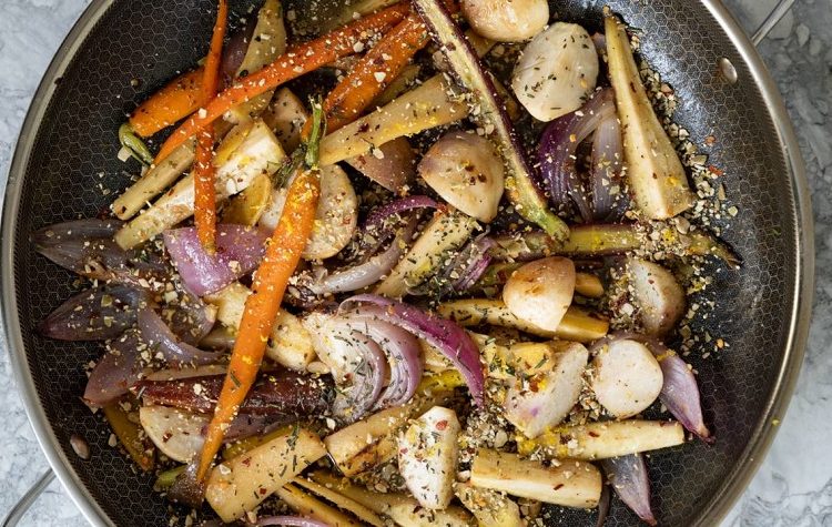 Legumes de Raiz Assados com Pepitas Trituradas