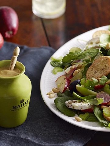 Salada de Maçã Chevre com Molho de Mostarda e Mel de Alecrim