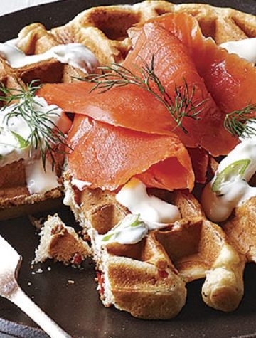 Waffles de Salmão Defumado com Cream Cheese