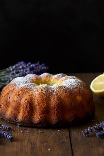 Bolo de Iogurte com Lavanda e Limão-Siciliano