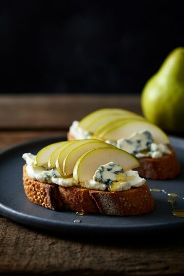 Bruschetta de Pera com Gorgonzola e Mel