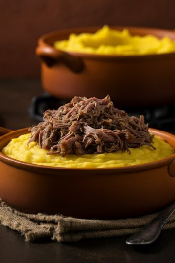 Escondidinho de Mandioquinha com Carne Seca Desfiada