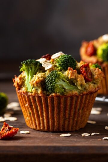 Muffin Salgado de Aveia com Brócolis e Tomate Seco