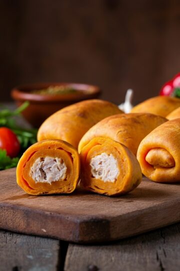 Pão de Batata Doce Recheado com Frango Cremoso