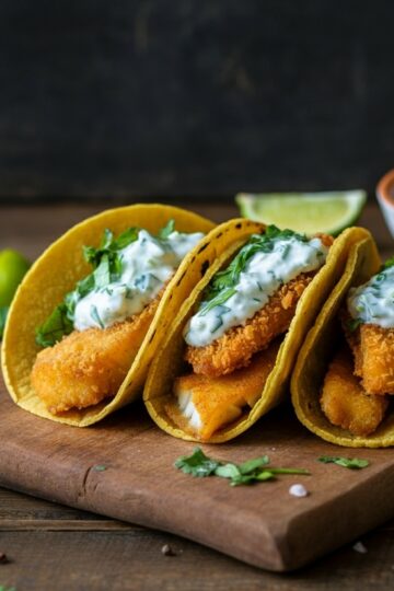Tacos de Peixe com Molho de Iogurte e Coentro